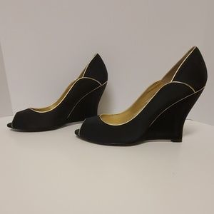 Nina Black and Gold Size 10M